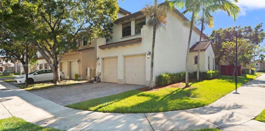 Adosado en Cutler Bay, Florida 4 dormitorios, 204.48 m2 № 1975039