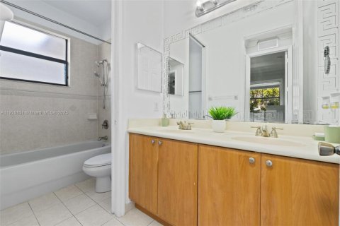 Adosado en venta en Cutler Bay, Florida, 4 dormitorios, 204.48 m2 № 1975039 - foto 28