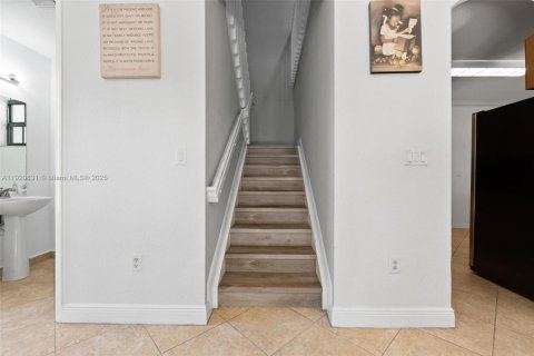 Adosado en venta en Cutler Bay, Florida, 4 dormitorios, 204.48 m2 № 1975039 - foto 16