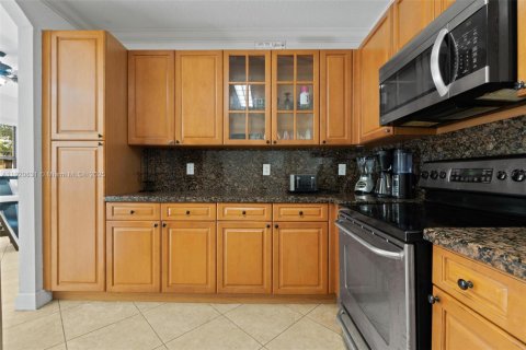 Adosado en venta en Cutler Bay, Florida, 4 dormitorios, 204.48 m2 № 1975039 - foto 7