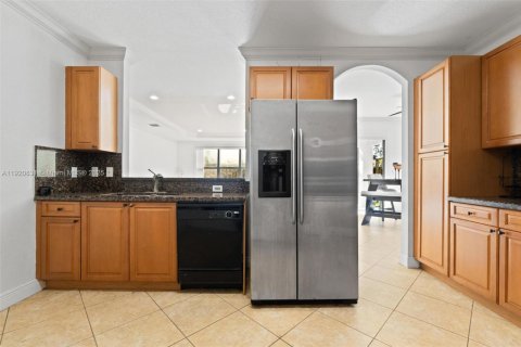 Adosado en venta en Cutler Bay, Florida, 4 dormitorios, 204.48 m2 № 1975039 - foto 9
