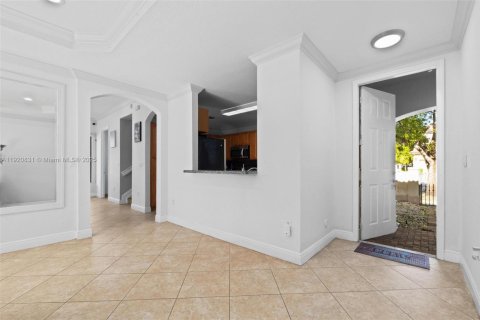 Adosado en venta en Cutler Bay, Florida, 4 dormitorios, 204.48 m2 № 1975039 - foto 6