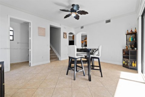 Adosado en venta en Cutler Bay, Florida, 4 dormitorios, 204.48 m2 № 1975039 - foto 11