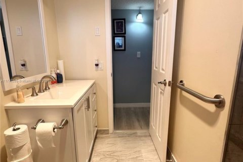 Condominio en venta en Hollywood, Florida, 2 dormitorios, 89.93 m2 № 1811632 - foto 12