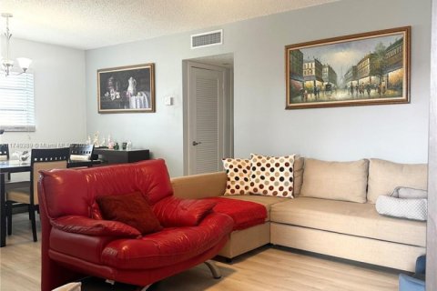 Condominio en venta en Hollywood, Florida, 2 dormitorios, 89.93 m2 № 1811632 - foto 1