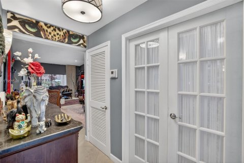 Condo in Aventura, Florida, 3 bedrooms  № 2009876 - photo 8