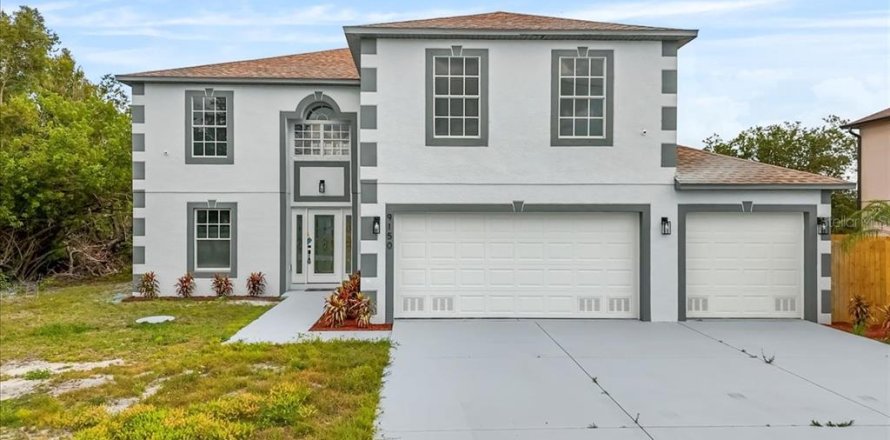 House in Port Charlotte, Florida 5 bedrooms, 257.34 sq.m. № 1624770