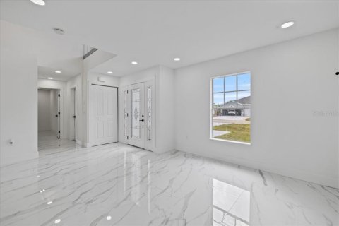 House in Port Charlotte, Florida 5 bedrooms, 257.34 sq.m. № 1624770 - photo 5