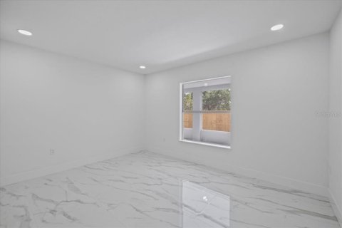 House in Port Charlotte, Florida 5 bedrooms, 257.34 sq.m. № 1624770 - photo 18