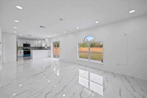 House in Port Charlotte, Florida 5 bedrooms, 257.34 sq.m. № 1624770 - photo 11