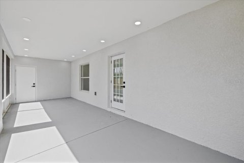 House in Port Charlotte, Florida 5 bedrooms, 257.34 sq.m. № 1624770 - photo 23