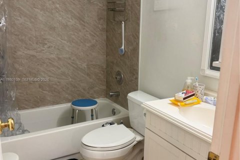 Купить таунхаус в Майами, Флорида 3 спальни, 144.93м2, № 2043713 - фото 28