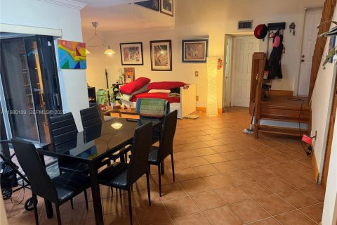 Купить таунхаус в Майами, Флорида 3 спальни, 144.93м2, № 2043713 - фото 23