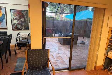 Купить таунхаус в Майами, Флорида 3 спальни, 144.93м2, № 2043713 - фото 26