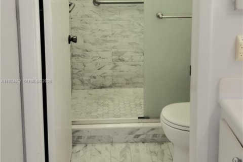 Condominio en venta en Tamarac, Florida, 3 dormitorios, 108.05 m2 № 1984116 - foto 13