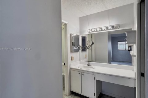 Condominio en venta en Tamarac, Florida, 3 dormitorios, 108.05 m2 № 1984116 - foto 14