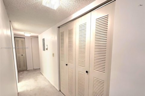 Condominio en venta en Tamarac, Florida, 3 dormitorios, 108.05 m2 № 1984116 - foto 9