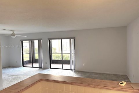 Condominio en venta en Tamarac, Florida, 3 dormitorios, 108.05 m2 № 1984116 - foto 7