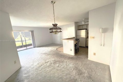 Condominio en venta en Tamarac, Florida, 3 dormitorios, 108.05 m2 № 1984116 - foto 6