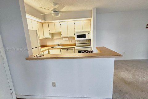 Condominio en venta en Tamarac, Florida, 3 dormitorios, 108.05 m2 № 1984116 - foto 2