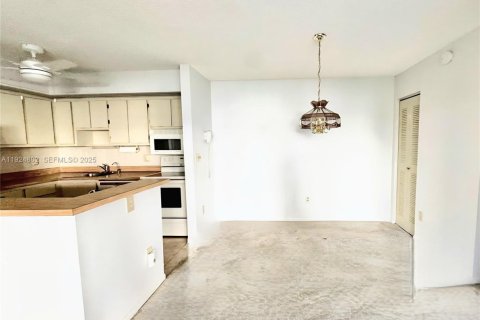 Condominio en venta en Tamarac, Florida, 3 dormitorios, 108.05 m2 № 1984116 - foto 5