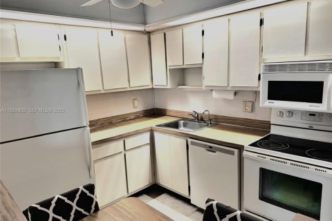 Condominio en venta en Tamarac, Florida, 3 dormitorios, 108.05 m2 № 1984116 - foto 3