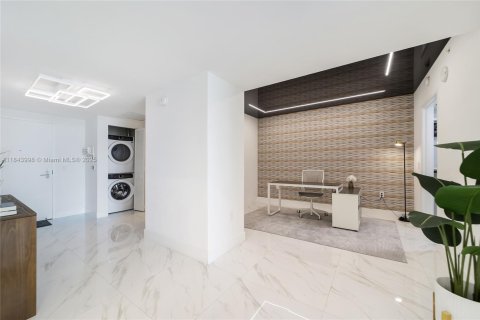 Copropriété à vendre à Sunny Isles Beach, Floride: 2 chambres, 141.58 m2 № 1980103 - photo 19