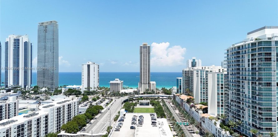 Condo à Sunny Isles Beach, Floride, 2 chambres  № 1980103