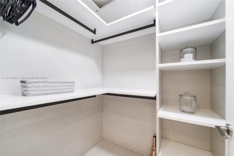 Copropriété à vendre à Sunny Isles Beach, Floride: 2 chambres, 141.58 m2 № 1980103 - photo 24