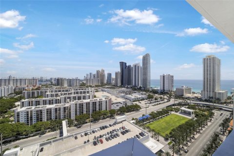 Copropriété à vendre à Sunny Isles Beach, Floride: 2 chambres, 141.58 m2 № 1980103 - photo 13