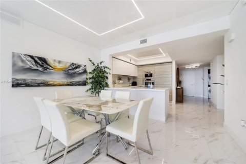 Copropriété à vendre à Sunny Isles Beach, Floride: 2 chambres, 141.58 m2 № 1980103 - photo 12