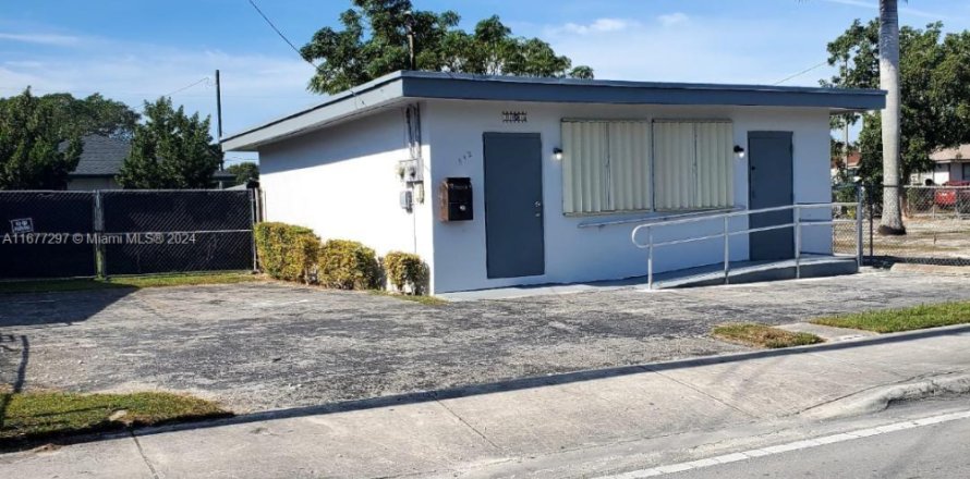 Propiedad comercial en Homestead, Florida № 1754165
