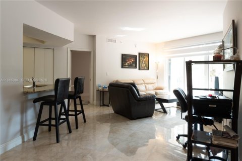 Condo in Aventura, Florida, 2 bedrooms № 2081202 - photo 4