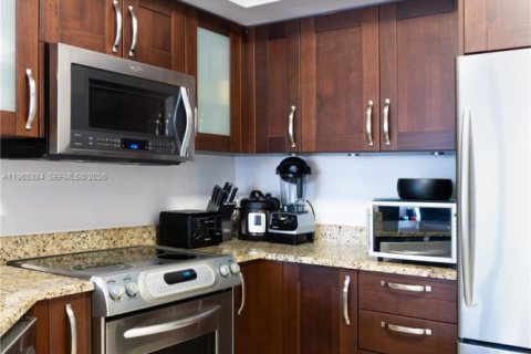 Condo in Aventura, Florida, 2 bedrooms № 2081202 - photo 9