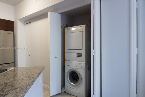 Condo in Aventura, Florida, 2 bedrooms № 2081202 - photo 11