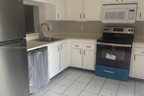 Adosado en alquiler en Lauderhill, Florida, 3 dormitorios, 195.09 m2 № 2066495 - foto 9