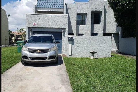 Adosado en Lauderhill, Florida 3 dormitorios, 195.09 m2 № 2066495