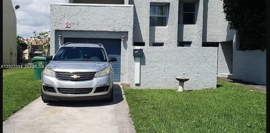 Adosado en Lauderhill, Florida 3 dormitorios, 195.09 m2 № 2066495