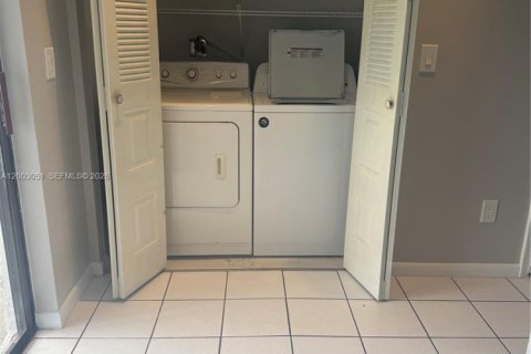 Adosado en alquiler en Lauderhill, Florida, 3 dormitorios, 195.09 m2 № 2066495 - foto 11