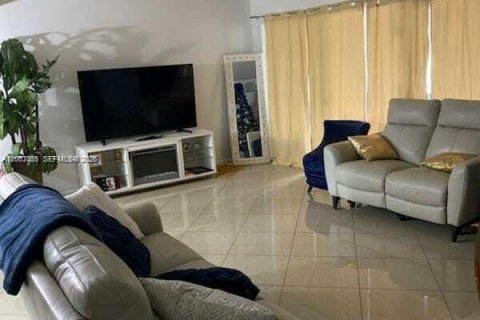 Adosado en alquiler en Lauderhill, Florida, 3 dormitorios, 195.09 m2 № 2066495 - foto 2