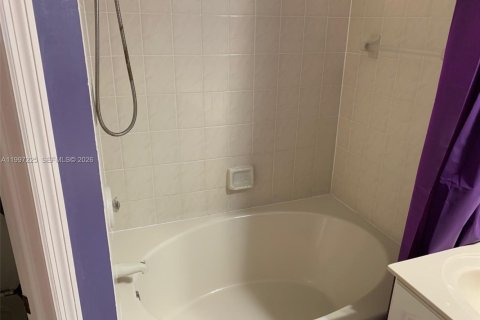 Townhouse in Davie, Florida 4 bedrooms, 180.79 sq.m. № 2064243 - photo 21