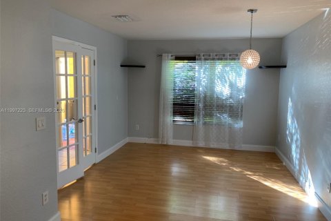 Townhouse in Davie, Florida 4 bedrooms, 180.79 sq.m. № 2064243 - photo 7