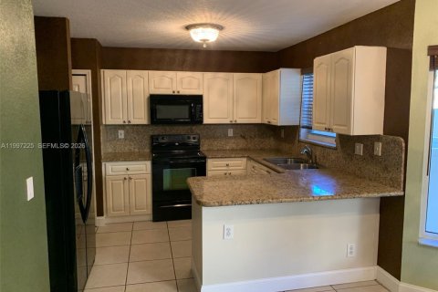 Townhouse in Davie, Florida 4 bedrooms, 180.79 sq.m. № 2064243 - photo 8