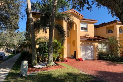 Townhouse in Davie, Florida 4 bedrooms, 180.79 sq.m. № 2064243