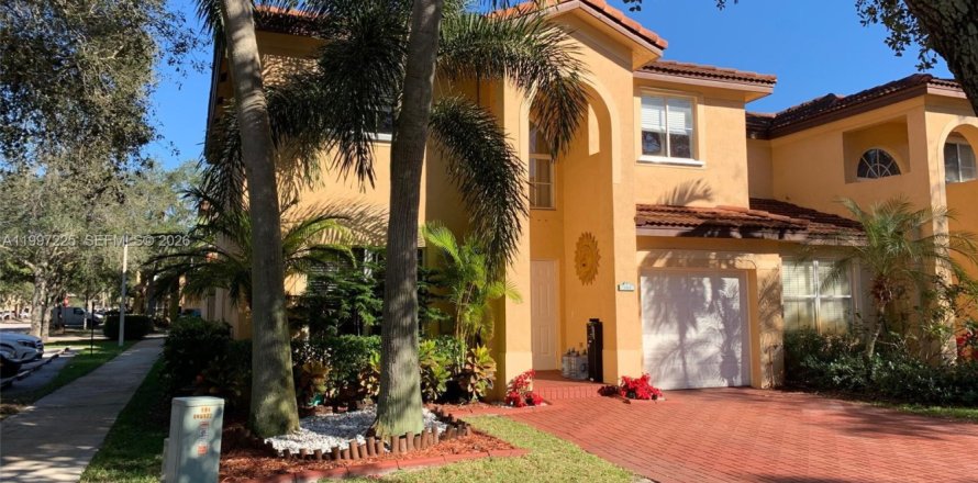 Townhouse in Davie, Florida 4 bedrooms, 180.79 sq.m. № 2064243