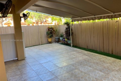 Townhouse in Davie, Florida 4 bedrooms, 180.79 sq.m. № 2064243 - photo 12