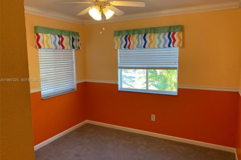 Townhouse in Davie, Florida 4 bedrooms, 180.79 sq.m. № 2064243 - photo 18