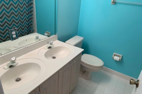 Townhouse in Davie, Florida 4 bedrooms, 180.79 sq.m. № 2064243 - photo 17