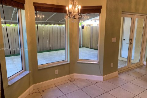 Townhouse in Davie, Florida 4 bedrooms, 180.79 sq.m. № 2064243 - photo 14