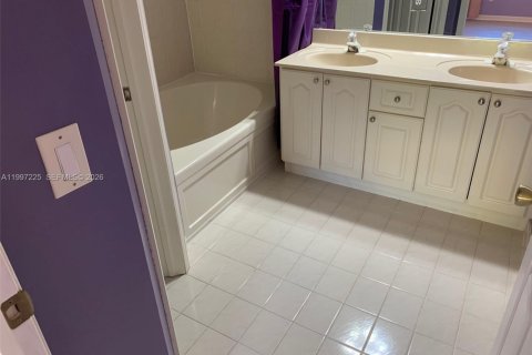 Townhouse in Davie, Florida 4 bedrooms, 180.79 sq.m. № 2064243 - photo 22